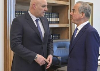 الرئيس اللبناني في تصريحات صحفية  يهوى الصيد والغطس و يسمع فيروز كل صباح