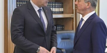 الرئيس اللبناني في تصريحات صحفية  يهوى الصيد والغطس و يسمع فيروز كل صباح