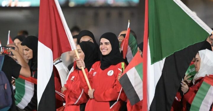 “المرأة الإماراتية” تبرز اسهامات كبيرة في مسيرة التنمية الشاملة بالدولة