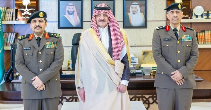 سمو أمير المنطقة الشرقية يقلد مدير شرطة الدمام رتبته الجديدة