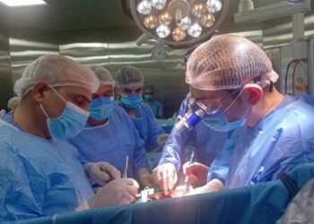 فريق طبي بمركز الموصل لطب وجراحة القلب في نينوى يجري عملية قلب مفتوح لمريضة بعمر 24 سنة