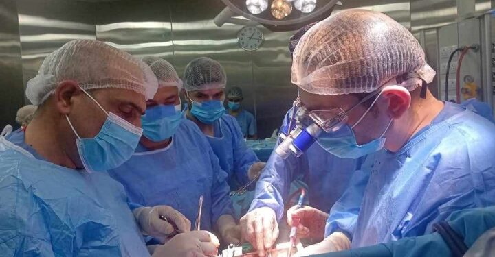 فريق طبي بمركز الموصل لطب وجراحة القلب في نينوى يجري عملية قلب مفتوح لمريضة بعمر 24 سنة