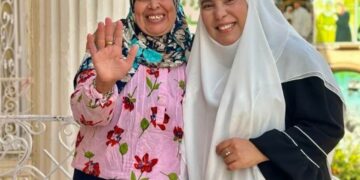 سمر نديم تواصل دعمها لسيدات القصر وتفاجئ “منى” بعمرة في رمضان