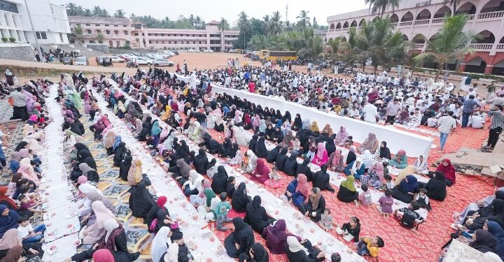 استفاد منها أكثر من 2000 صائم   وزارة الشؤون الإسلامية تنظم مأدبة إفطار للصائمين في الولاية الهندية كيرلا
