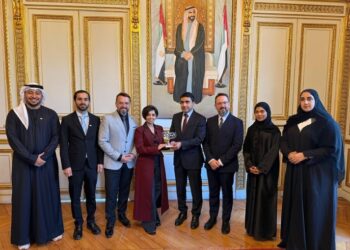 سفير الإمارات بباريس يستقبل وفد باحثي الإمارات