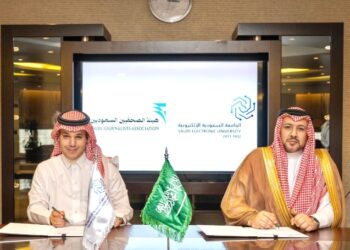 توقيع اتفاقية تعاون بين الجامعة الإلكترونية وهيئة الصحفيين السعوديين لتعزيز الشراكة الإعلامية والأكاديمية
