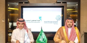توقيع اتفاقية تعاون بين الجامعة الإلكترونية وهيئة الصحفيين السعوديين لتعزيز الشراكة الإعلامية والأكاديمية