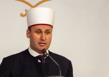 مفتي عام جمهورية ألبانيا :  أعظم المبادرات الإنسانية في شهر رمضان الكريم، هدية خادم الحرمين الشريفين لتفطير الصائمين وتوزيع التمور