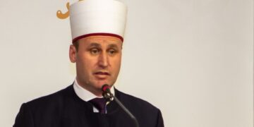 مفتي عام جمهورية ألبانيا :  أعظم المبادرات الإنسانية في شهر رمضان الكريم، هدية خادم الحرمين الشريفين لتفطير الصائمين وتوزيع التمور