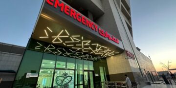 مستشفى بريدة المركزي يُنهي معاناة مريض من قرحة عظمية نادرة بالكاحل