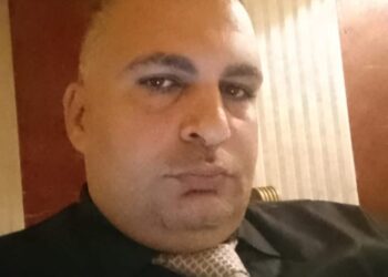 عشق لا ينطفئ.. قصيدة تنبض شغفاً وحنيناً