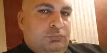 عشق لا ينطفئ.. قصيدة تنبض شغفاً وحنيناً