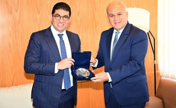 السفير المصري في الرباط يلتقي بوزير الشباب والثقافة المغربي