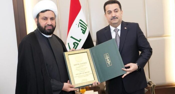 الشيخ العراقي سامي المسعودي يتبرع بأكثر من 3 مليون جنية للعوائل المحتاجة وهو جالس على الارض