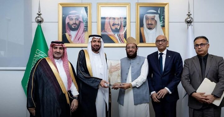 معالي الدكتور الربيعة يلتقي بمعالي وزير الحج الباكستاني والوفد المرافق له