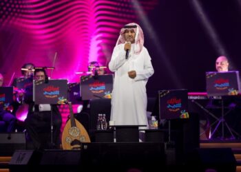 خالد عبدالرحمن يشعل أولى حفلات العيد بحضور كامل العدد