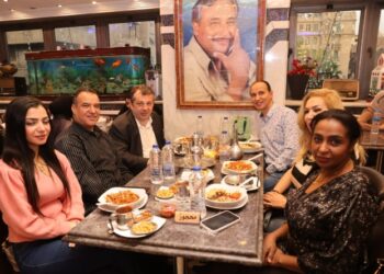 سفير أرمينيا الجديد بالقاهرة يستمتع بالكشرى المصري ويكشف عن خططه لتعزيز العلاقات الرياضية