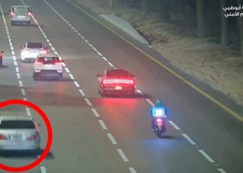 بثت شرطة أبوظبي وبالتعاون مع مركز التحكم والمتابعة ضمن مبادرة “لكم التعليق”