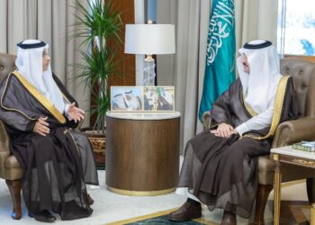 أمير المنطقة الشرقية يستقبل رئيس وأعضاء مجلس إدارة جمعية أصدقاء البيئة