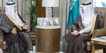 أمير المنطقة الشرقية يستقبل رئيس وأعضاء مجلس إدارة جمعية أصدقاء البيئة