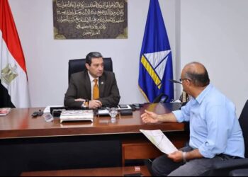 محافظ دمياط يبحث الأعمال التنسيقية لمشروع ازدواج طريق رأس البر الغربي وخط المياه الجديد