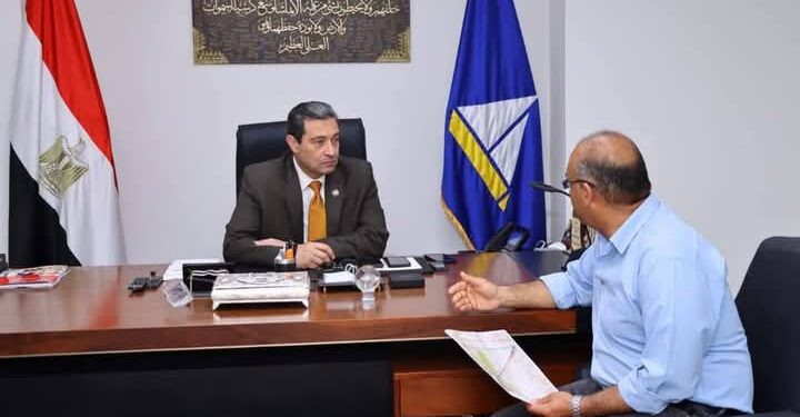 محافظ دمياط يبحث الأعمال التنسيقية لمشروع ازدواج طريق رأس البر الغربي وخط المياه الجديد