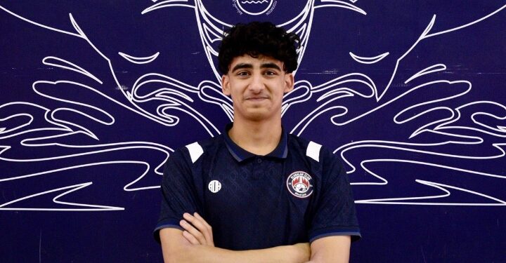 (العبدالوهاب لاعب سباحة العدالة يحطم زمن المملكة)