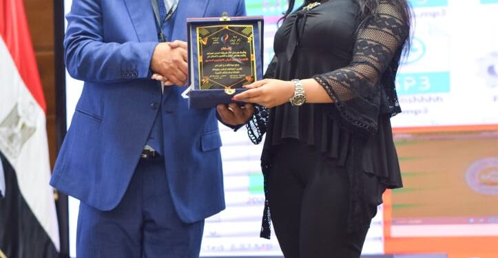 نجاح مبهر الأعلامية نسرين شوقى ويتم تكريمها فى مهرجان اختر طريقك الدولى