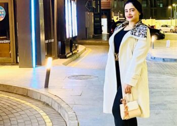 الجامعة الامريكية للعلوم تكرم المذيعة هايدي علم الدين بدرع التميز