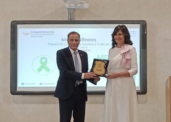 محاضرة للسفيرة نبيلة مكرم بجامعة هليوبوليس حول ثقافة المجتمع نحو المريض النفسى