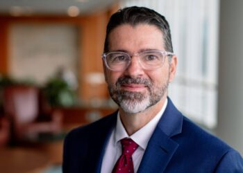 فهم المخاطر : هل النساء أكثر عرضة للإصابة بسرطان الغدة الدرقية مقارنة بالرجال؟