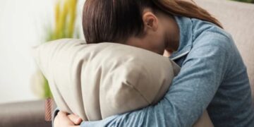 “المطلقة ليست مذنبة.. بل شجاعة تستحق الاحترام”