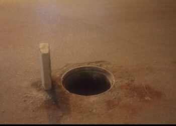 كارثة تهدد أرواح المواطنين في قلب الفيوم: بالوعة صرف صحي مكشوفة في ميدان عبد الرحيم شحاتة بلا غطاء منذ أيام