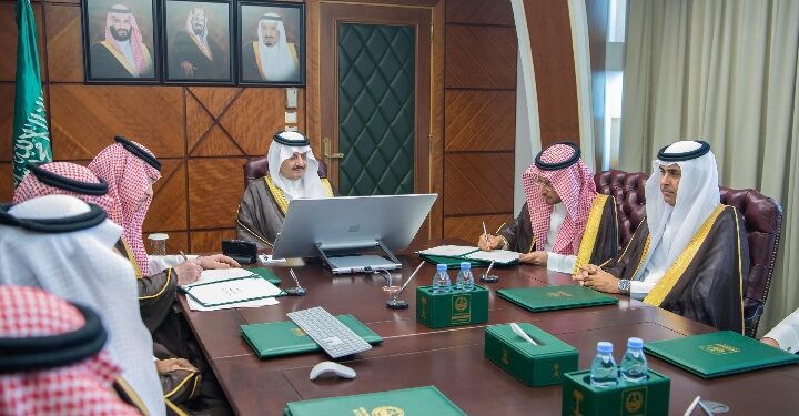 سمو أمير المنطقة الشرقية يبارك توقيع مذكرة تفاهم بين وزارة التعليم ولجنة السلامة المرورية بالمنطقة لنشر ثقافة السلامة المرورية بين الطلاب