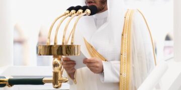 فضيلة الشيخ الأستاذ الدكتور ⁧‫ياسر الدوسري‬⁩  في خطبة الجمعة بـ  المسجد_الحرام: ‏“‏متى امتلأ قلبُ العبدِ توحيدًا لله وإيمانًا به، عرَف ملجأه ودواءه، ومفزعَه وشفاءه، وتوجَّه إلى الله بالدعاء، الذي جعله الله عبادةً من أفضل العبادات، وقُربةً من أجلِّ القُربات، فأمر به عبادَه، ووعدهم بالإجابة”.