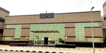 زراعة عدسة بطريقة” يماني تكنيك” في عين ستيني بمستشفى جنوب القنفذة