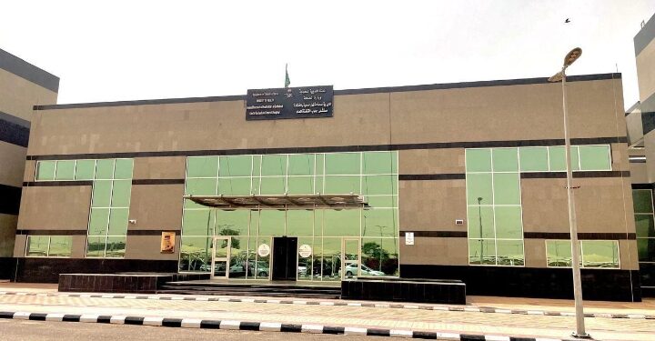 زراعة عدسة بطريقة” يماني تكنيك” في عين ستيني بمستشفى جنوب القنفذة