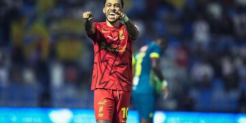 بثلاثية في مرمى العروبة  القادسية يواصل انتصاراته في دوري روشن