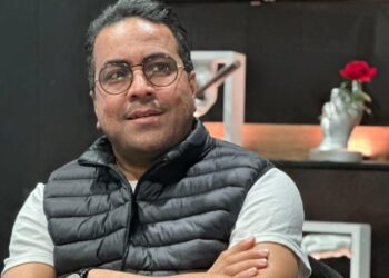 من أهم البرامج التلفزيونية المحلية والعربية إلى السينما.. المخرج نجيب الشلاخي يتألق في العالم العربي بفيلم “أولاد الحى في دبي”