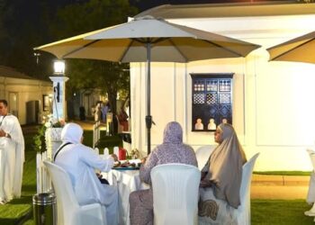 حجاج “السياحة – خمس نجوم” يصلون إلى عرفات استعدادًا لأداء الركن الأعظم من الحج