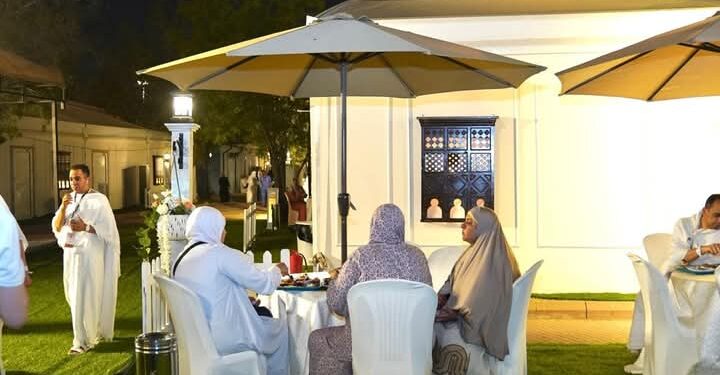 حجاج “السياحة – خمس نجوم” يصلون إلى عرفات استعدادًا لأداء الركن الأعظم من الحج