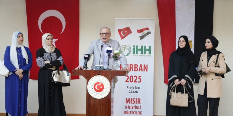 الاحتفال بعيد الأضحى في السفارة التركية في القاهرة مع عائلات من غزة ومصر.