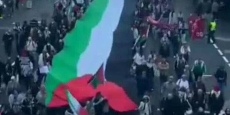 تظاهرة شعبية في أستراليا دعماً للشعب الإيراني في مواجهة العدوان الإسرائيلي