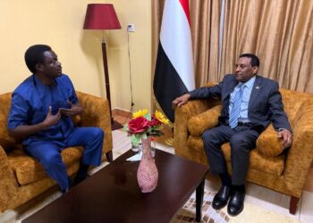 رئيس مجلس الوزراء السوداني يبحث مع حاكم إقليم دارفور عددا من القضايا الوطنية