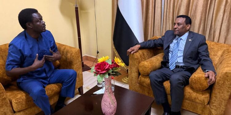 رئيس مجلس الوزراء السوداني يبحث مع حاكم إقليم دارفور عددا من القضايا الوطنية