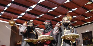 حجاج “السياحة – خمس نجوم” يصلون إلى عرفات استعدادًا لأداء الركن الأعظم من الحج