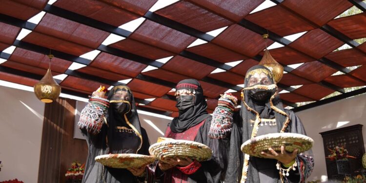 حجاج “السياحة – خمس نجوم” يصلون إلى عرفات استعدادًا لأداء الركن الأعظم من الحج