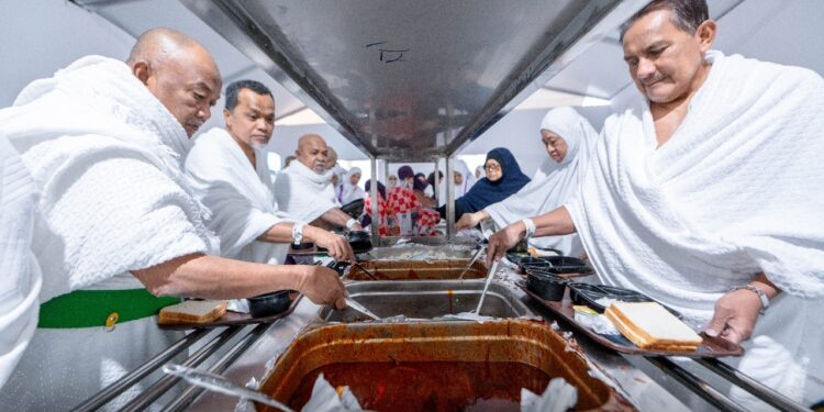 بتنظيم دقيق وخدمات متكاملة.. إستمرار تقديم الخدمات اللازمة لحجاج السياحة بمشعر منى