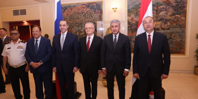 الرئيس اليمني السابق ورئيس المجموعة العربية للسلام  علي ناصر  يحضر احتفال العيد الوطني لروسيا الاتحادية بالقاهرة