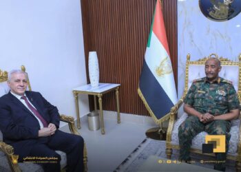 رئيس مجلس السيادة يلتقي السفير الفلسطيني بمناسبة إنتهاء فترة عمله بالسودان